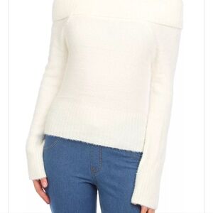 Junior's long-sleeve off shoulder top